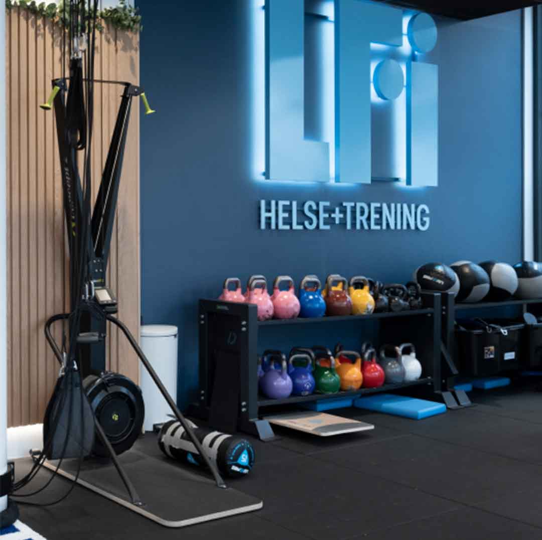 Treningsområde med frivekter, kettlebells og annet utstyr hos LFI i Lillestrøm